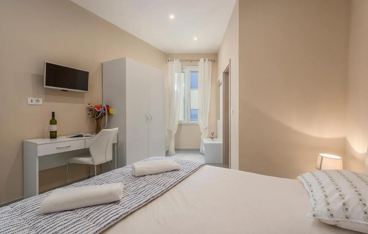 Oda ve Kahvaltı Roberto Rooms Poreč
