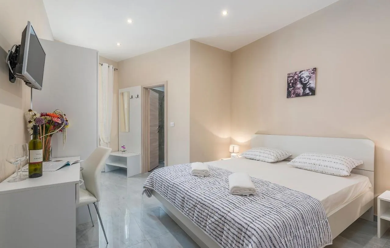 Roberto Rooms Poreč Nocleg ze śniadaniem